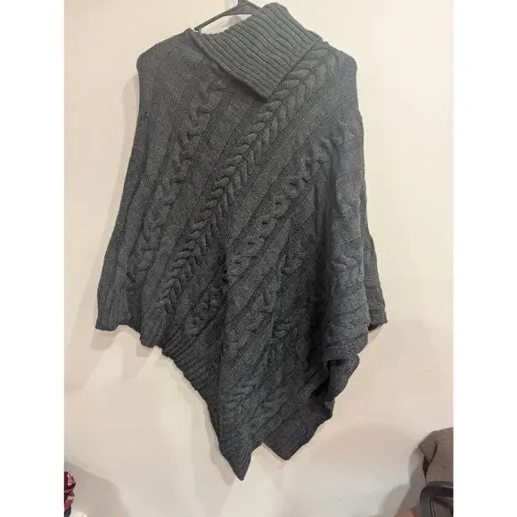 Women's grey Pancho style sweater w/button collar by Anna & Ava one size NWT - Picture 4 of 7